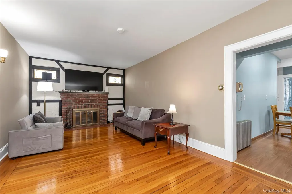 23 Thompson Place Lynbrook NY 11563