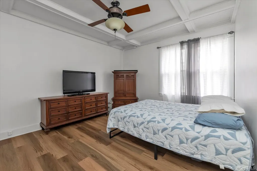 23 Thompson Place Lynbrook NY 11563