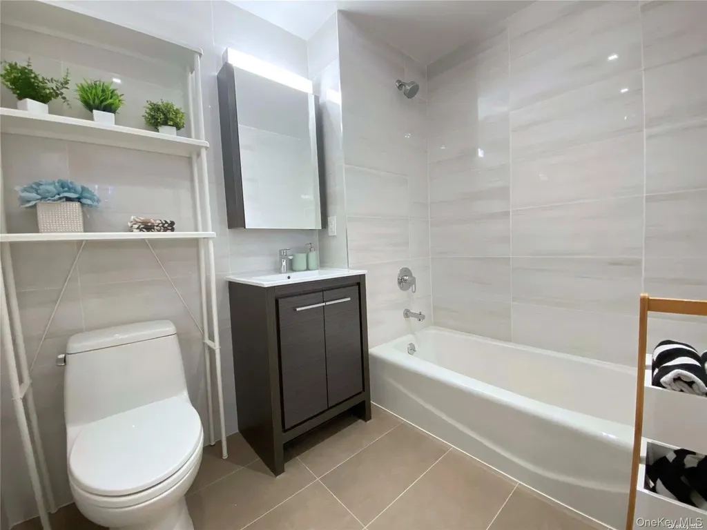 42-23 Parsons Boulevard Flushing NY 11355