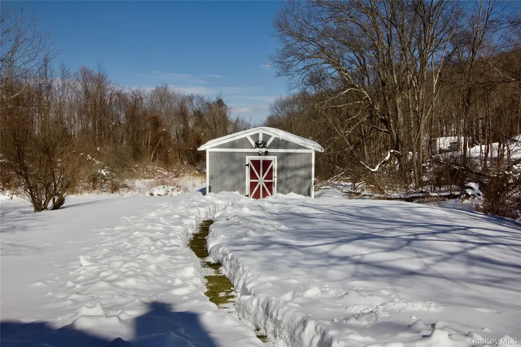 182 Downing Road Pleasant Valley NY 12569