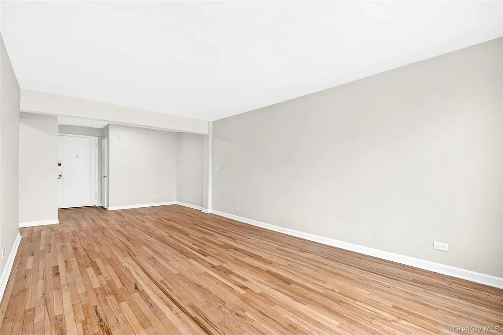 2244 Bronx Park E Bronx NY 10467