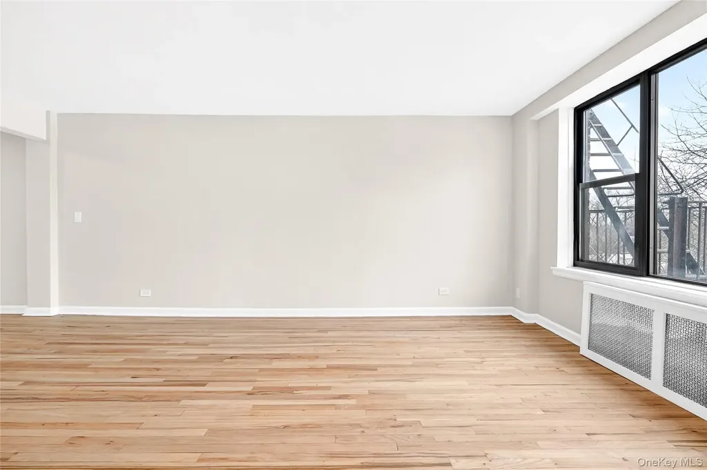 2244 Bronx Park E Bronx NY 10467