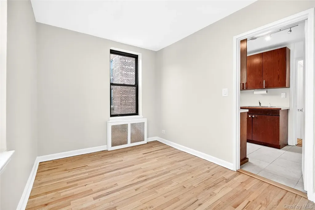 2244 Bronx Park E Bronx NY 10467