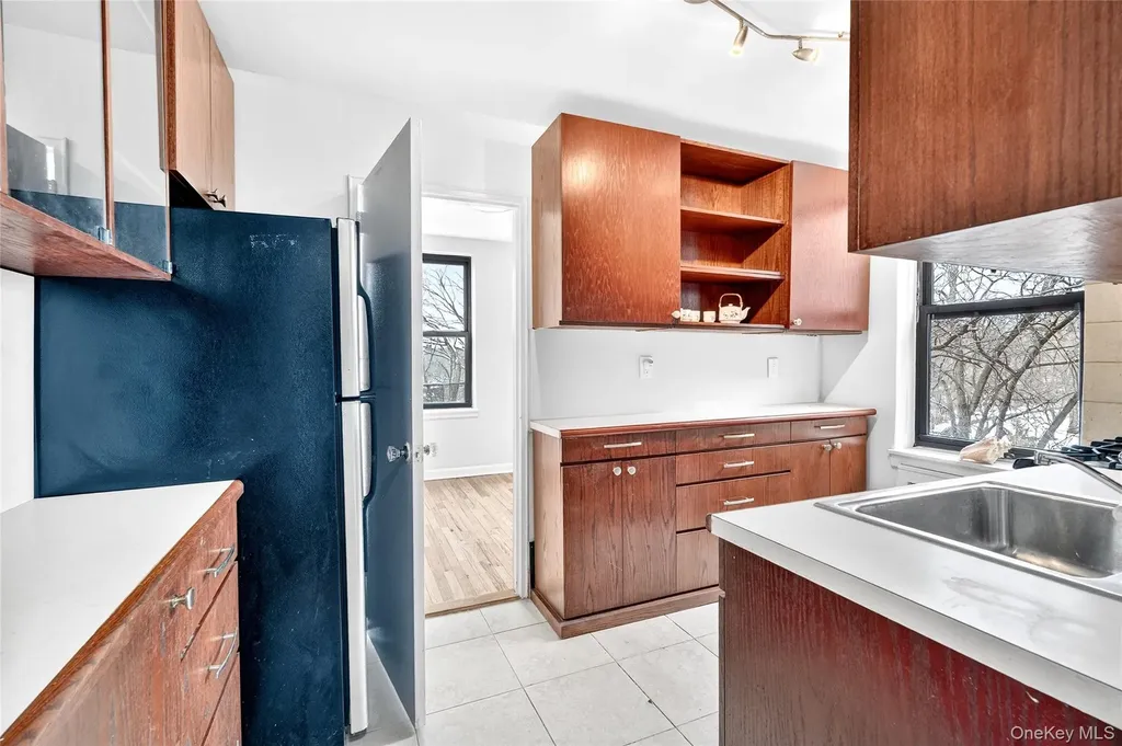 2244 Bronx Park E Bronx NY 10467