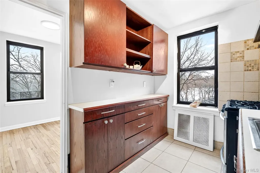 2244 Bronx Park E Bronx NY 10467