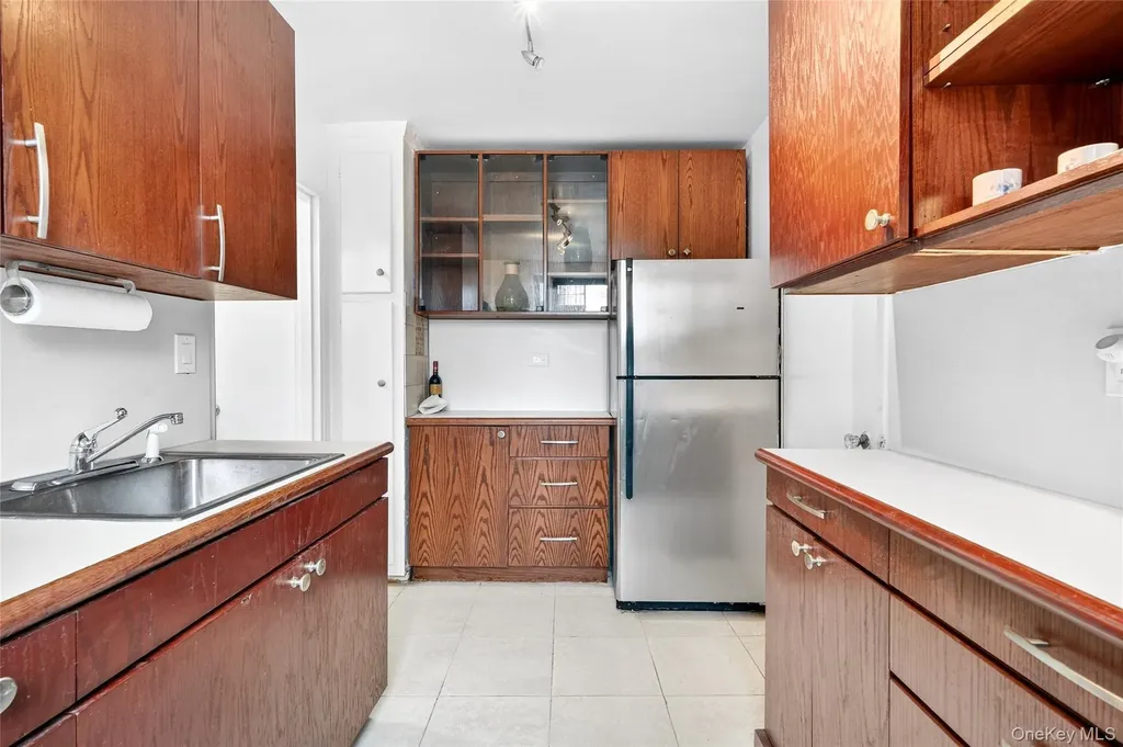 2244 Bronx Park E Bronx NY 10467