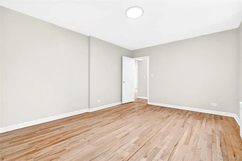 2244 Bronx Park E Bronx NY 10467