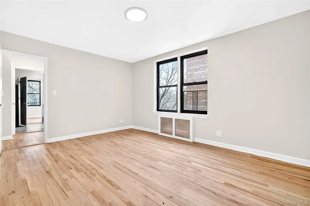 2244 Bronx Park E Bronx NY 10467