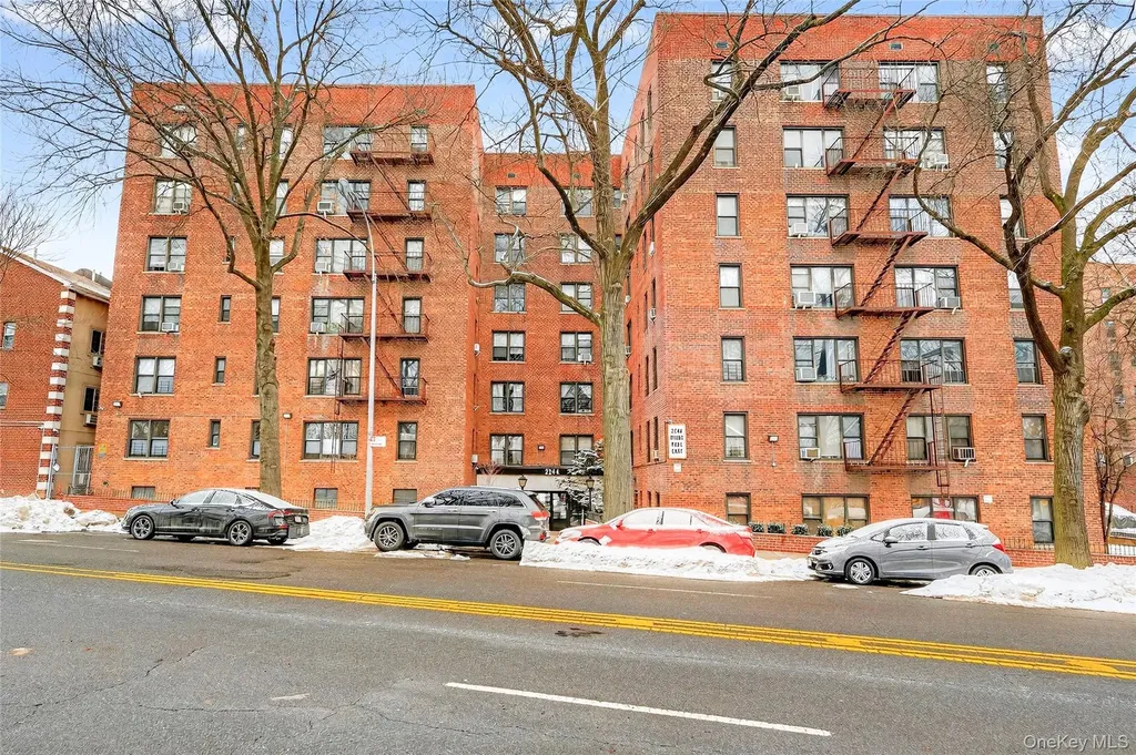 2244 Bronx Park E Bronx NY 10467