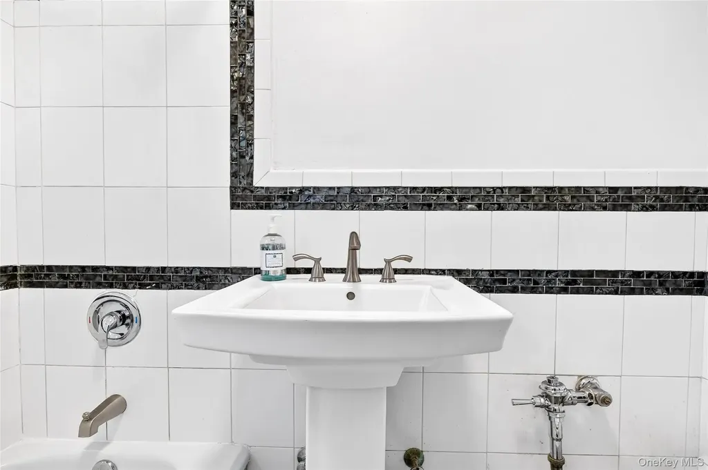 2244 Bronx Park E Bronx NY 10467