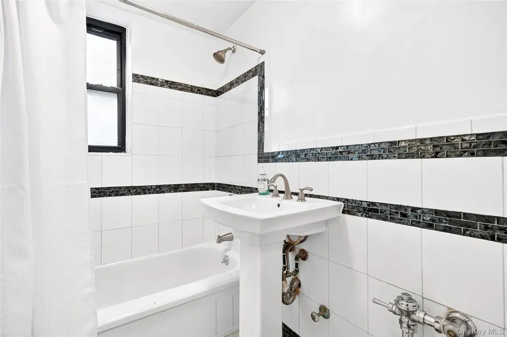 2244 Bronx Park E Bronx NY 10467