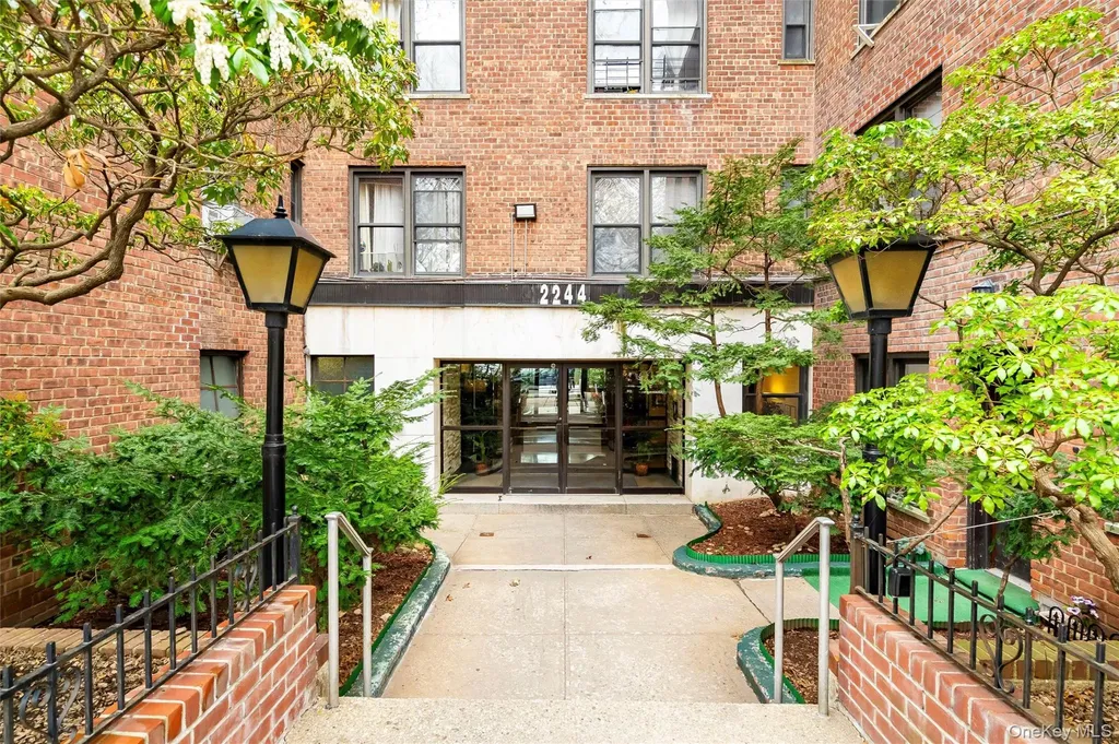 2244 Bronx Park E Bronx NY 10467