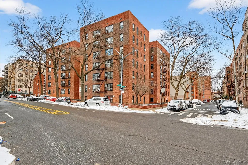 2244 Bronx Park E Bronx NY 10467
