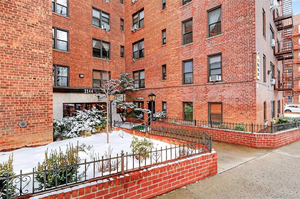 2244 Bronx Park E Bronx NY 10467