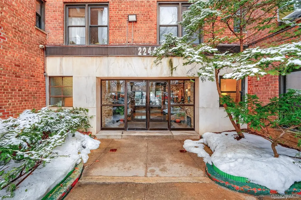 2244 Bronx Park E Bronx NY 10467