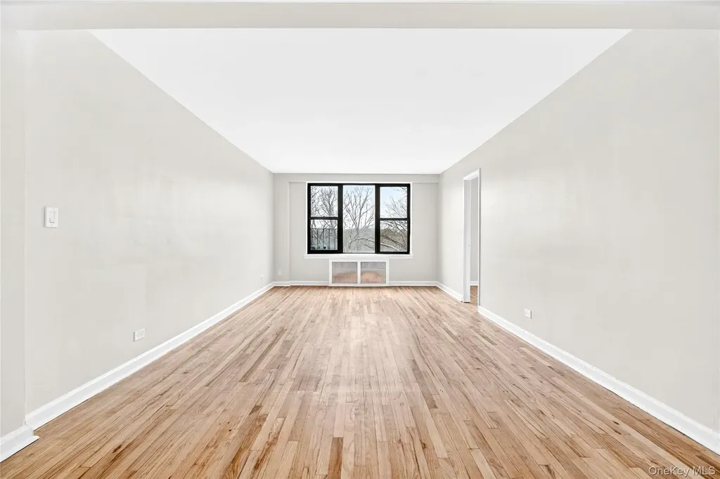 2244 Bronx Park E Bronx NY 10467
