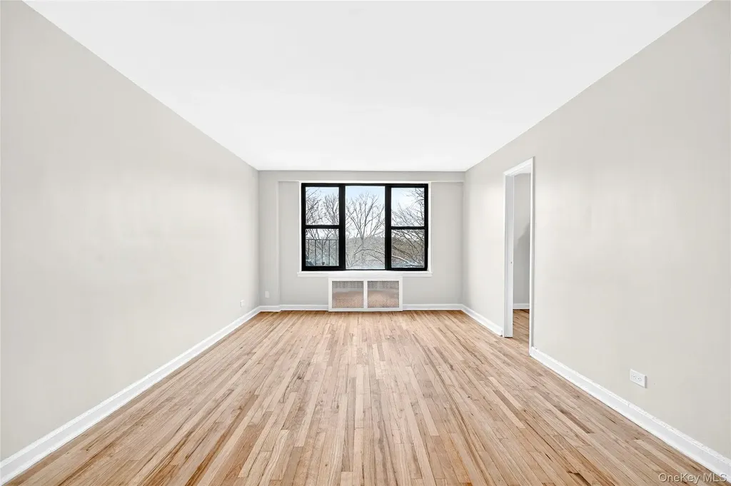 2244 Bronx Park E Bronx NY 10467