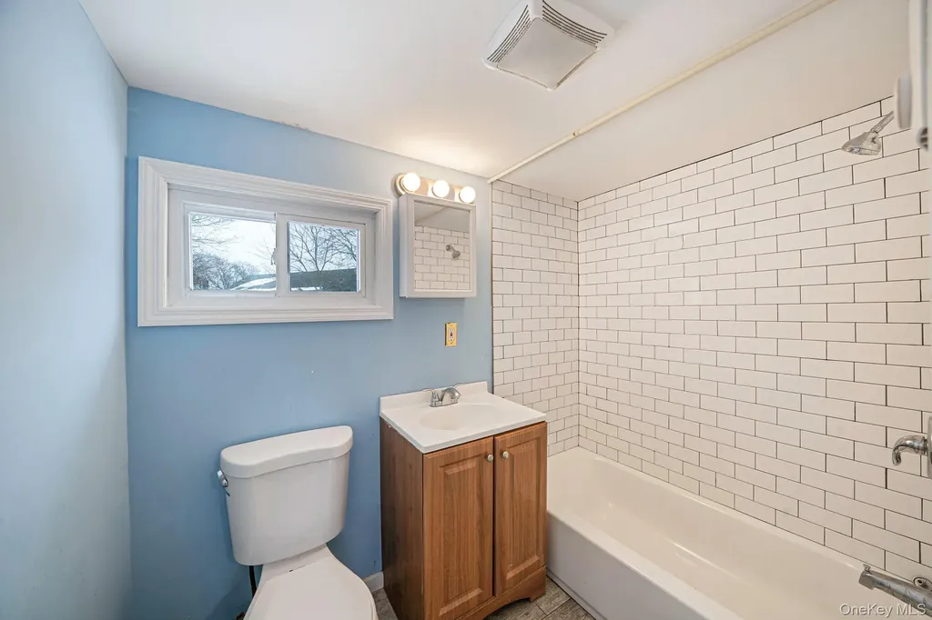 1049 Woodcrest Avenue Riverhead NY 11901