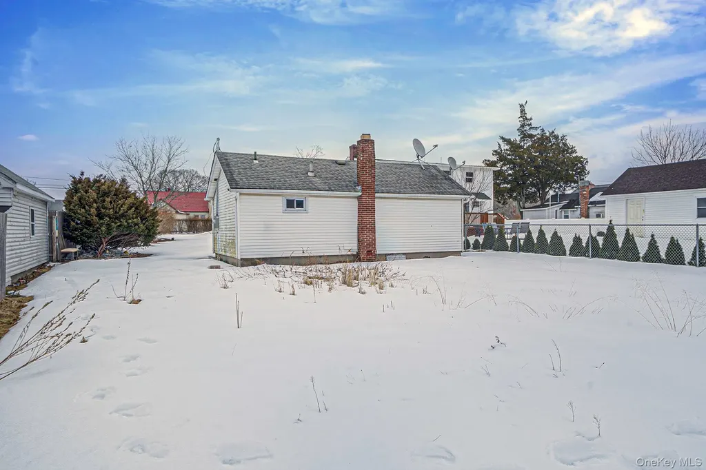 1049 Woodcrest Avenue Riverhead NY 11901