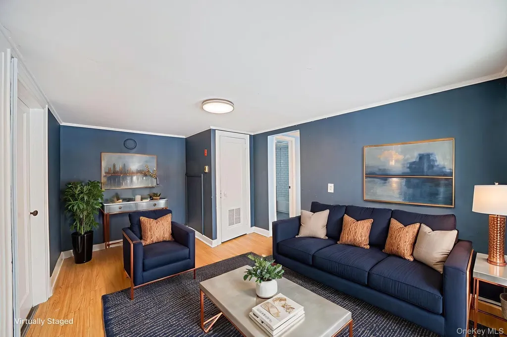 1049 Woodcrest Avenue Riverhead NY 11901