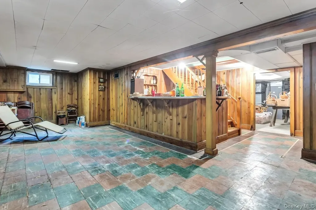 409 Titus Way East Williston NY 11596