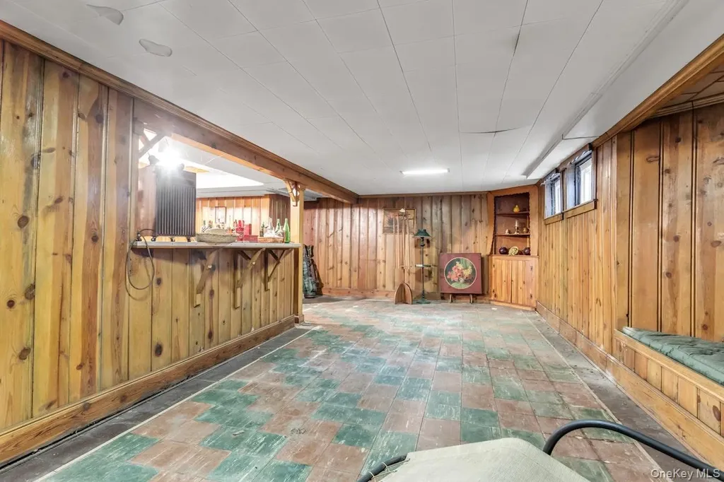 409 Titus Way East Williston NY 11596