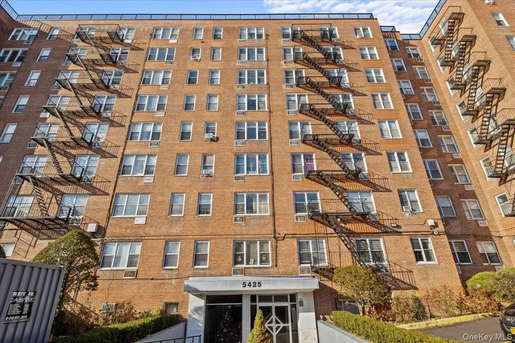 5425 Valles Avenue Bronx NY 10471