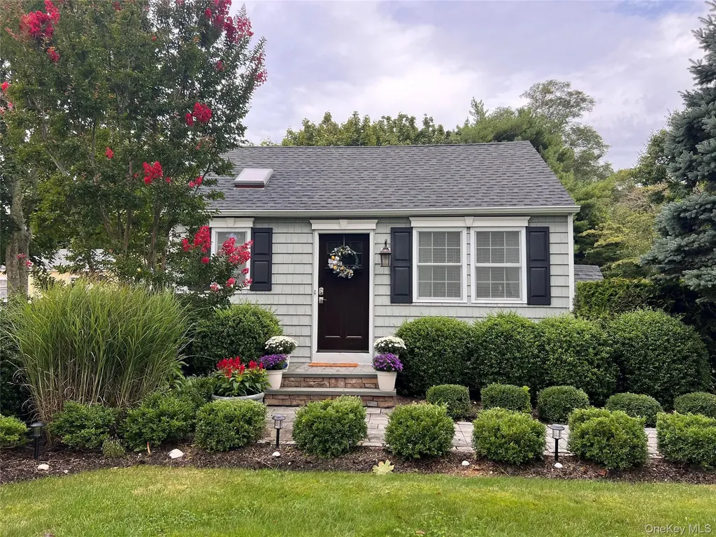 49 Fanning Hampton Bays NY 11946