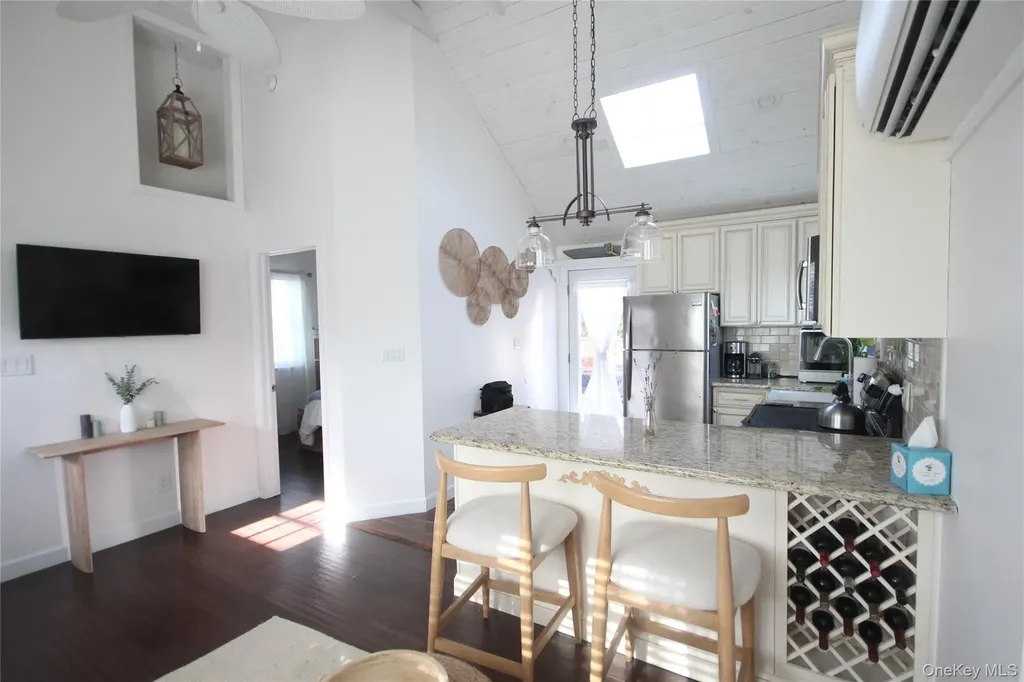 49 Fanning Hampton Bays NY 11946