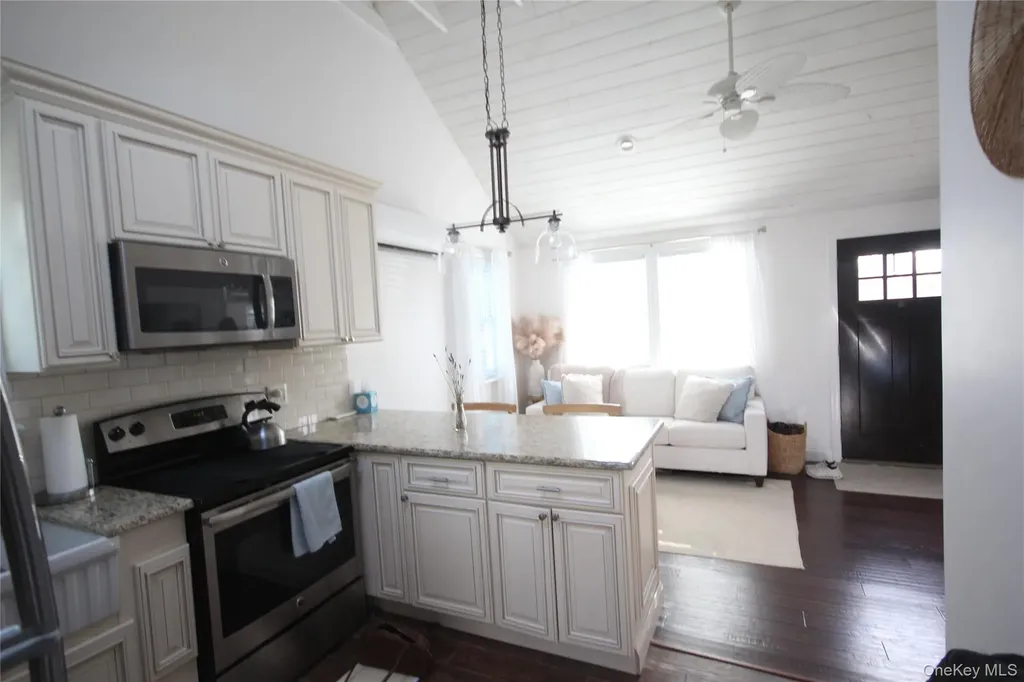 49 Fanning Hampton Bays NY 11946