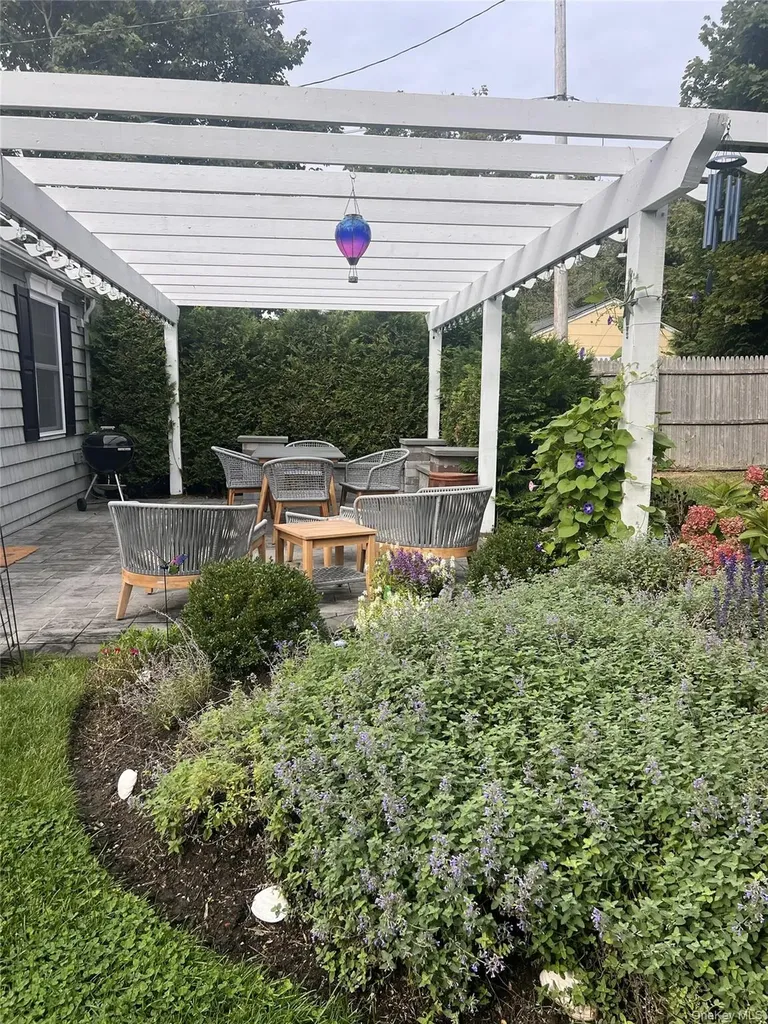49 Fanning Hampton Bays NY 11946