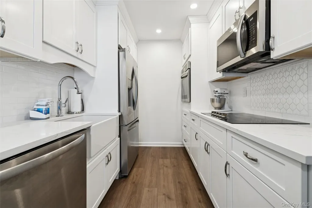 201 Bentley Court E Saint James NY 11780