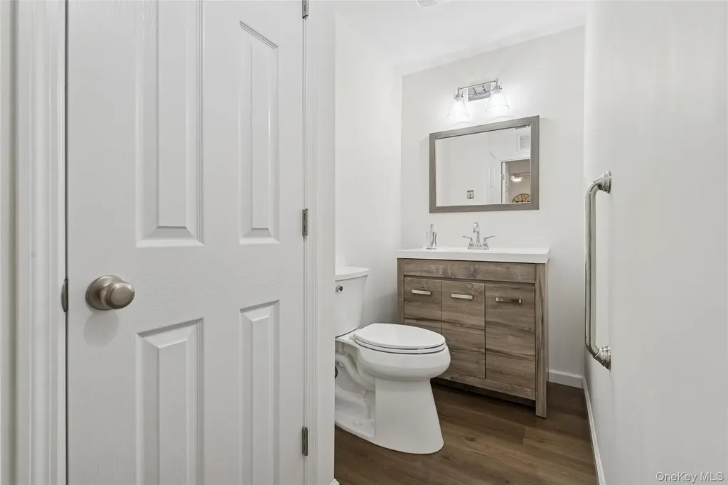 201 Bentley Court E Saint James NY 11780