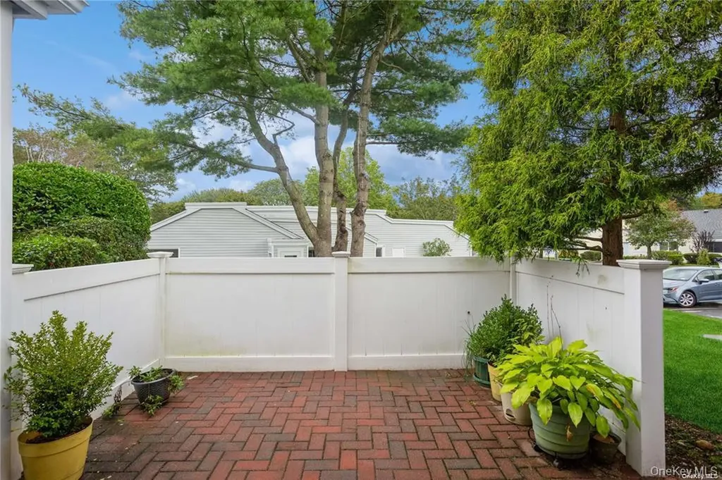 201 Bentley Court E Saint James NY 11780