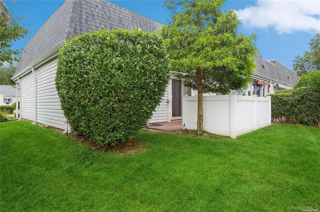 201 Bentley Court E Saint James NY 11780