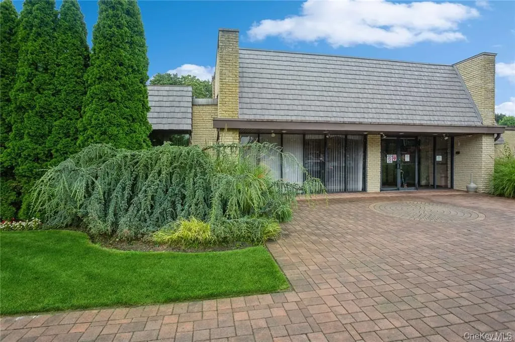 201 Bentley Court E Saint James NY 11780