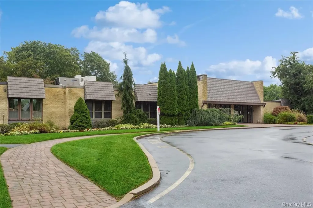 201 Bentley Court E Saint James NY 11780