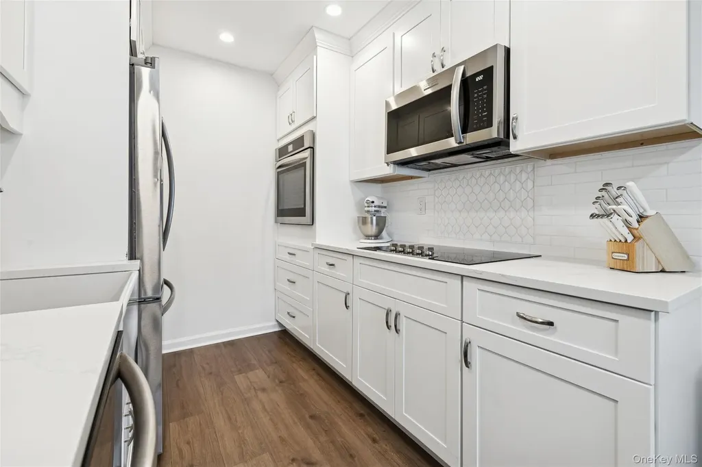 201 Bentley Court E Saint James NY 11780