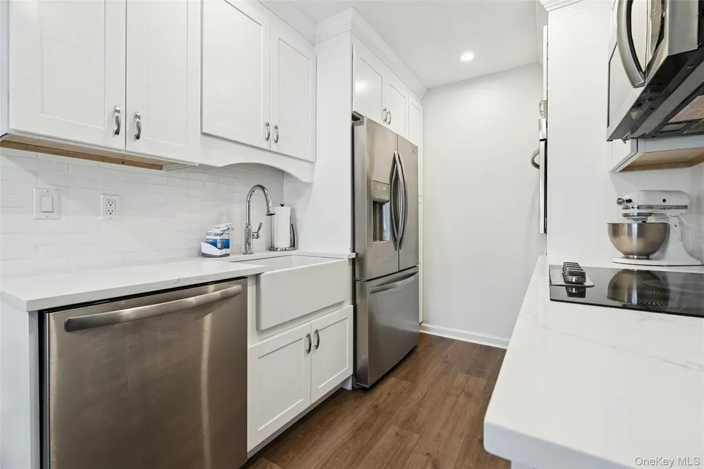 201 Bentley Court E Saint James NY 11780