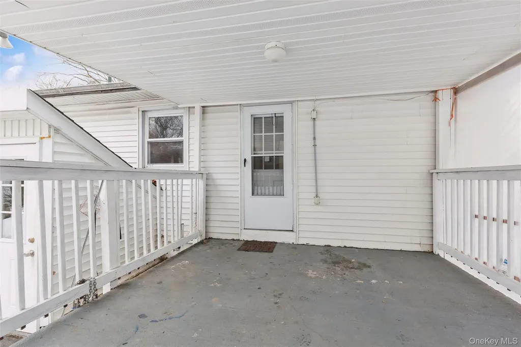103 W Yaphank Road Coram NY 11727