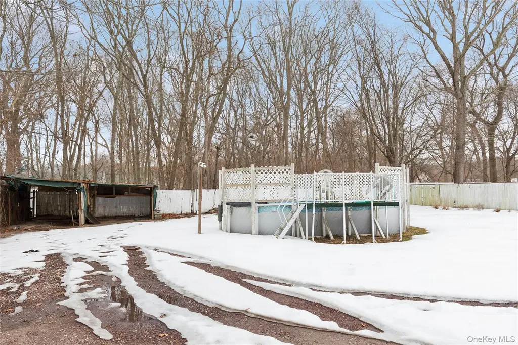 103 W Yaphank Road Coram NY 11727