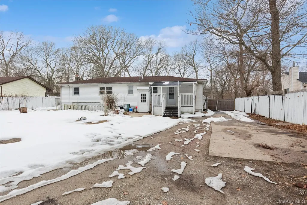 103 W Yaphank Road Coram NY 11727