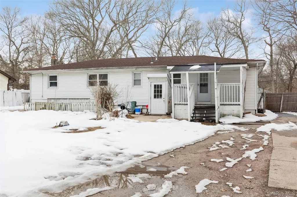103 W Yaphank Road Coram NY 11727
