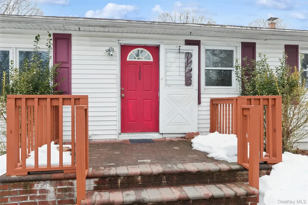 103 W Yaphank Road Coram NY 11727