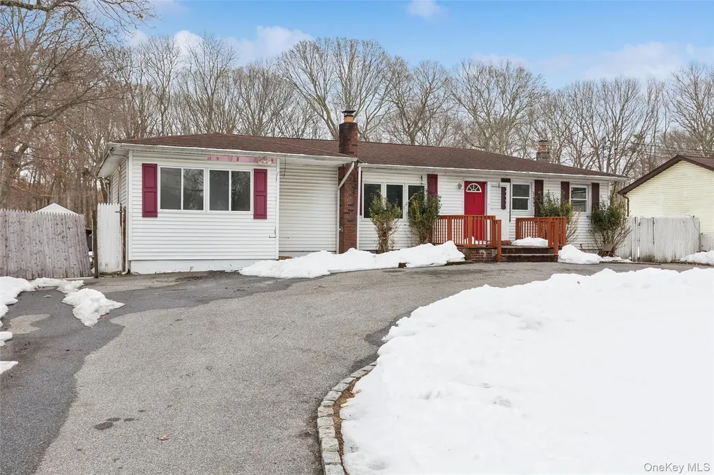 103 W Yaphank Road Coram NY 11727