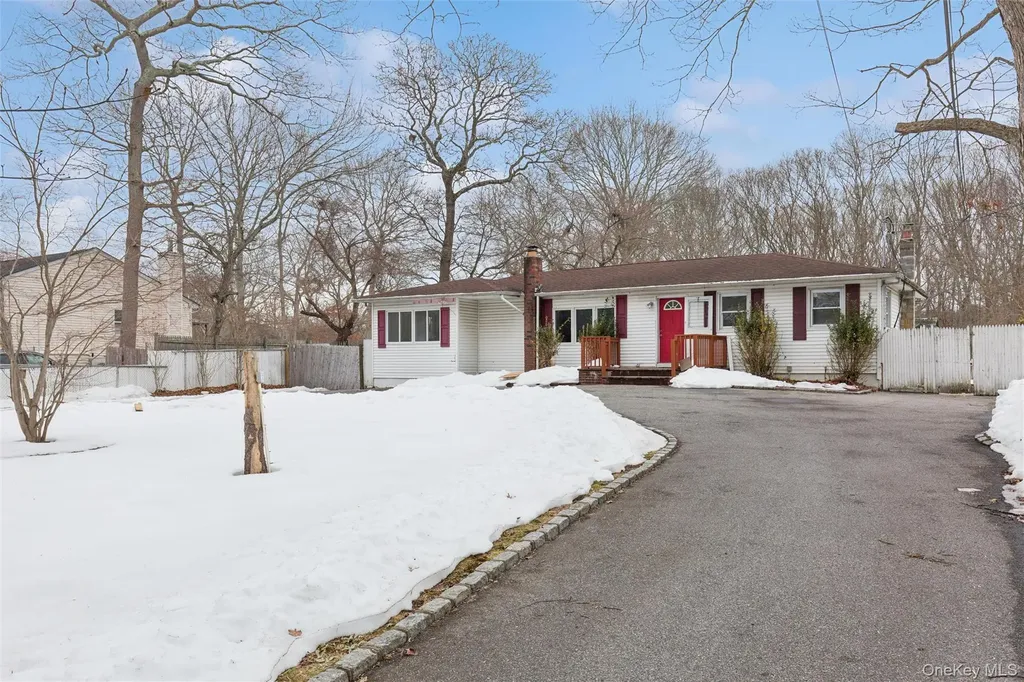 103 W Yaphank Road Coram NY 11727