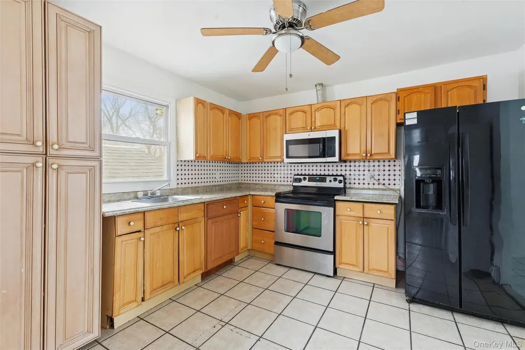 103 W Yaphank Road Coram NY 11727