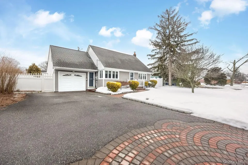 17 Willis Avenue Ronkonkoma NY 11779