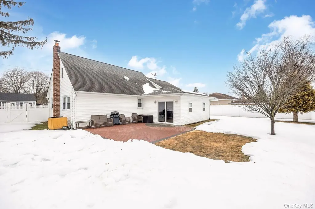17 Willis Avenue Ronkonkoma NY 11779