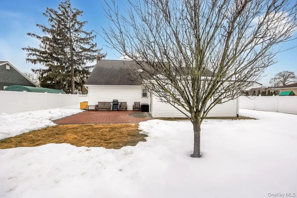 17 Willis Avenue Ronkonkoma NY 11779